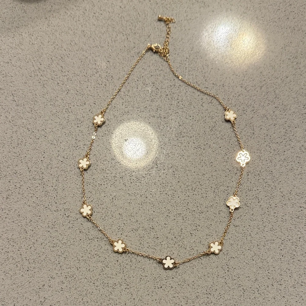 Elegant Gold and White Floral Necklace - Picture 1 of 1